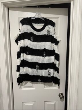 ROMWE Y2K Black & White Distressed Oversized Crewneck Sweater Top.
